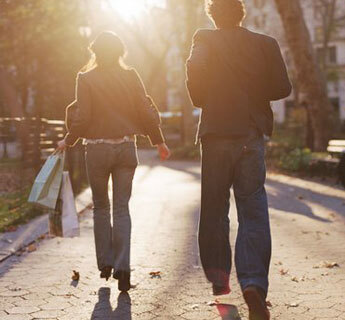 A woman and man walking on the Upper East Side of New York City